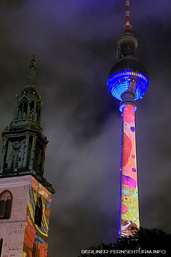 Festival of Lights Berlin, Fernsehturm Berlin, Lichtfestival Berlin 2025, Berlin Sehenswürdigkeiten bei Nacht, Berlin Lichtkunst, Berliner Fernsehturm Festival of Lights, Berlin Nachtfotografie, Lichtprojektion Fernsehturm